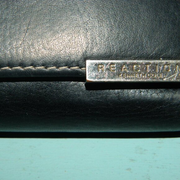 Kenneth Cole Reaction Trifold Wallet (Y-4) - Picture 2 of 4